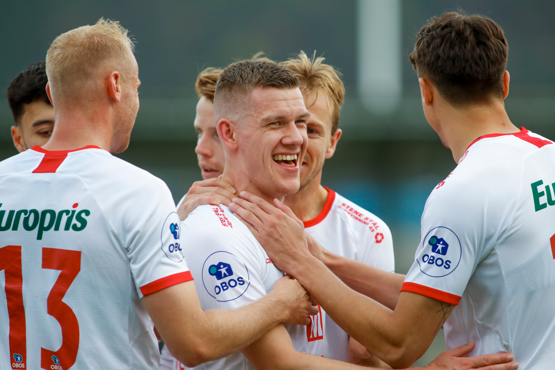 MicrosoftTeams-image (50).pngBergen 20231008. Fredrikstads Jóannes Bjartalíd jubler etter 0-3 målet under 1. divisjonskampen i fotball mellom Åsane og Fredrikstad på Åsane Arena.Foto: Tuva Åserud / NTB